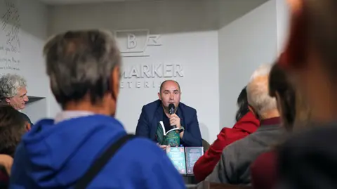 Smeh je lek! Predstavljena zbirka satiričnih priča „Ništa nije smešno“ - slika 1