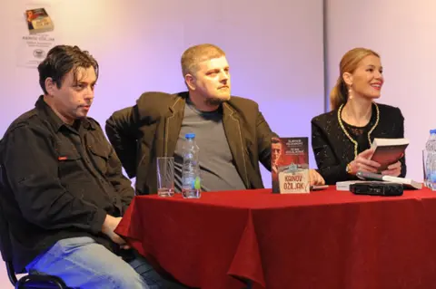 U galeriji „Buća“ sinoć je uspešno promovisan „Kainov ožiljak“ - slika 1