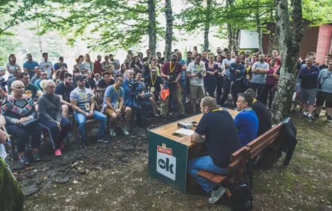 Dr Nele Karajlić na Tjentištu - slika 1