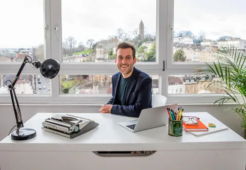 Nekoliko pitanja za Džejmsa Bejlija, autora romana „Kako novčić kaže“ - slika 1