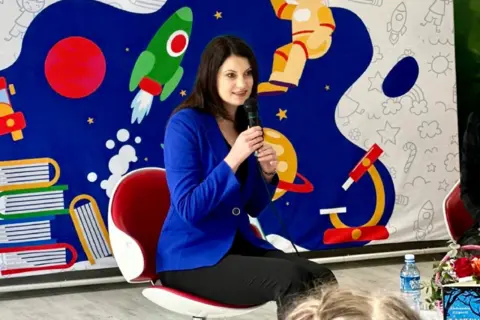 Stotinu učenika „Savremene osnovne škole“ oduševljeno knjigama i radionicom Aleksandre Filipović - slika 1