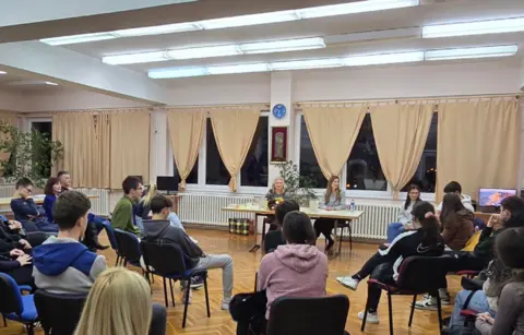 Druženje Ljiljane Šarac i gimnazijalaca iz Rume - slika 2