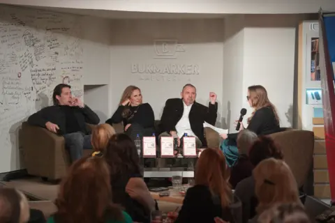 O umetnosti, ludilu i traganju za identitetom – predstavljen novi roman Gorana Markovića „Hamlet u Paviljonu br. 6“ - slika 1