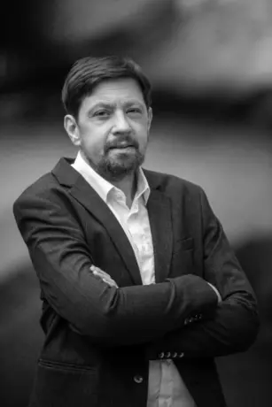 Preminuo novinar, urednik i pisac Peđa Obradović, autor romana „Srž“ - slika 1