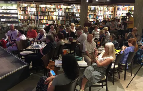 U Delfi Caféu predstavljene „Antičke izreke“ Vladete Jankovića - slika 3