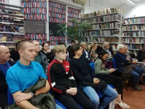 Uspešno književno veče Viktora Lazića u Kostolcu - slika 2