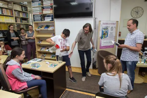 „Urnebesna fizika“ i „Avanture Kraljevića Marka“ u Banjaluci i Prijedoru - slika 4