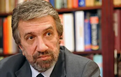 Luka Mičeta: Kod Srba sve ide preko vere - slika 1