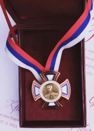 Orden „Krst vožda Đorđa Stratimirovića“ Laguninom piscu Nikoli Maloviću - slika 1