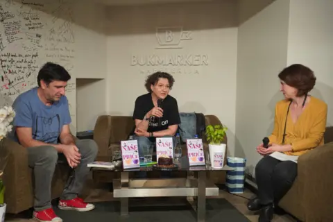 Dug prijateljstvu – održana promocija knjige „Naše priče“ Gorice Nešović i Jelice Greganović - slika 1