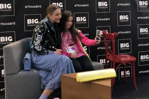 Održana veoma uspešna promocija knjige „Devedesete“ Vanje Bulića - slika 1