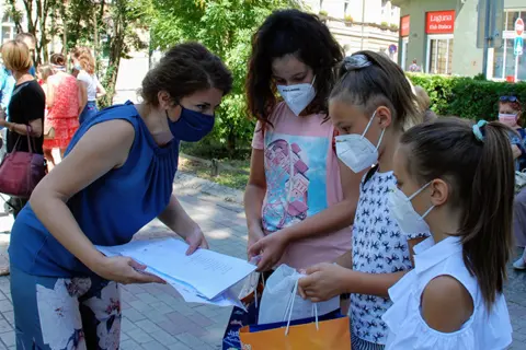 Danica Bogojević sa najmlađim Užičanima - slika 1