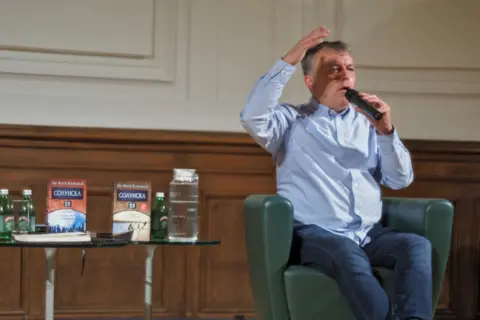 U Beču promovisana književna trilogija „Solunska 28“ Neleta Karajlića - slika 1