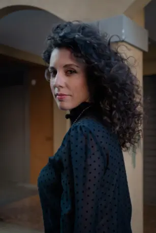 Silvija Avalone: Svi smo mi priče svetlosti i senki - slika 1