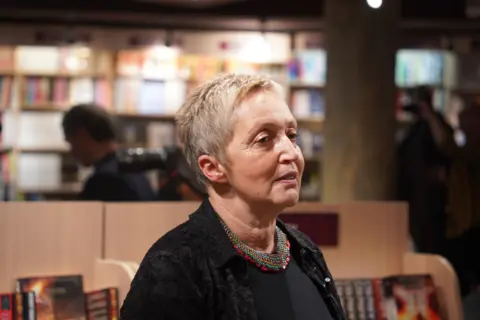 Priča koja spaja one koji su zauvek otišli i one koji su ostali: predstavljena knjiga „Ukus sunca“ Vesne Stanišić - slika 1