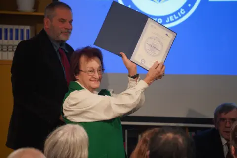 Anđa Petrović dobitnica nagrade „Branko Jelić“ za prevod romana „Bdeti nad njom“ - slika 1