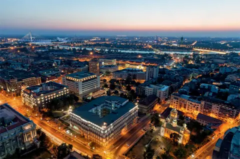 U prodaji reprezentativna foto-monografija „Moj Beograd“ Dragoljuba Zamurovića - slika 3