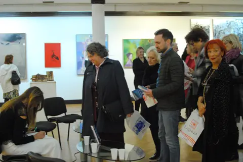 Predstavljen roman „Jugo uvek okreće na buru“ - slika 4