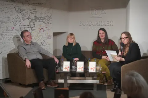 Velika priča o malim ljudima – pred beogradskim čitaocima predstavljen roman „Martin udio“ Sanje Savić Milosavljević - slika 1