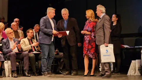 Zlatna značka za Branka Miloradovića - slika 1