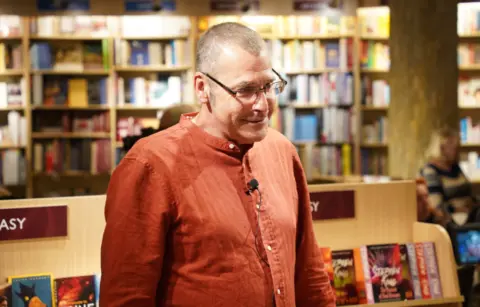 Knjiga koji pruža odgovore – predstavljen roman „Duhovi“ Vladimira Arsenijevića - slika 1