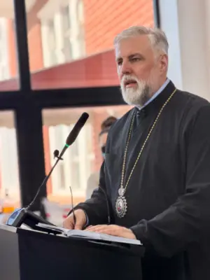 „Pružimo ruku drugome kako bismo izašli iz tame“: vladika Grigorije promovisao knjigu „Jedni drugima potrebni“ u Americi - slika 1