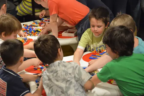 Radionice, eksperimenti, smeh i drugarstvo obeležili drugi dan Dečjih dana kulture - slika 7