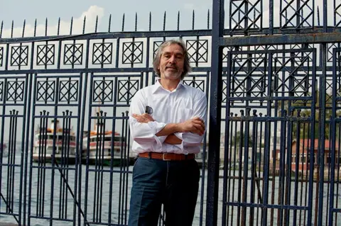 Iskender Pala, majstor savremene divan književnosti i čežnja za sopstvenom prošlošću - slika 1