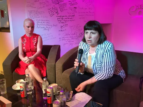 Misterija, ljubavna priča, drama, bajka – „Sedam sestara“ Lusinde Rajli - slika 1