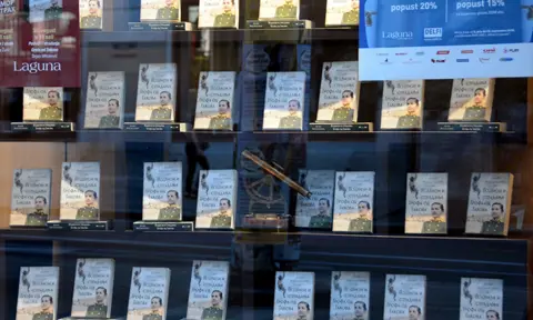 Romansirana biografija kralja Milana Obrenovića - slika 2