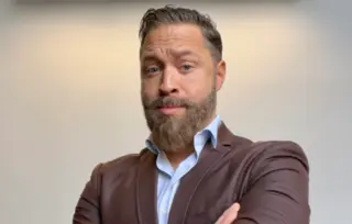 Ali Fenik: „Dr TikTok“ stupa na scenu