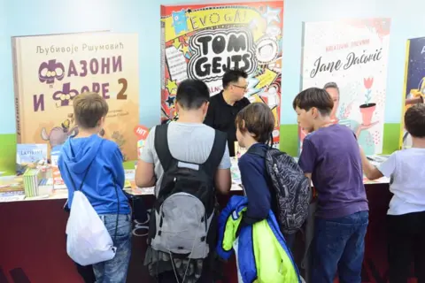 Treći dan na Sajmu knjiga – Književni velikani na štandu Lagune - slika 1