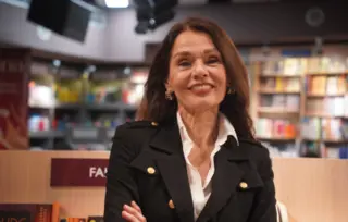 „Ma koliko danas svet izgledao strašno, poljubac i kontakt čine ga lepim i izazovnim!“: Održana promocija knjige Zorice Tomić „Poljubac“
