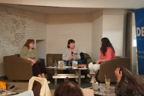 O bliskosti jedne porodice koja prevazilazi nedaće – „Džin, terpentin, barska nana, rutvica“ - slika 1