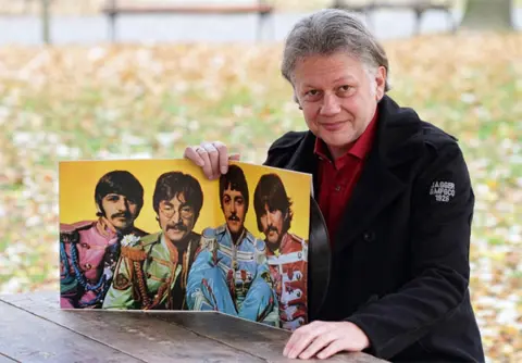 Ivan Ivačković: Umesto da Srbija postane svet, svet je postao Srbija - slika 1