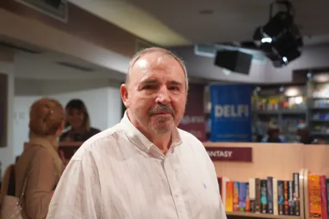 Goran Marković o studentima i pesmi „Cveta trešnja u planini“ iz kultnog filma „Sabirni centar“ - slika 1