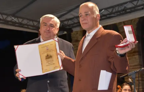 Uručen „Zlatni krst kneza Lazara“ Vladanu Matijeviću - slika 1