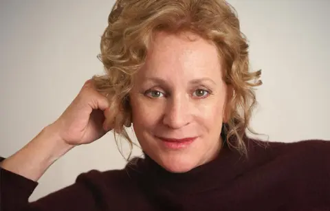 Ženski pogled iza trona – Filipa Gregori - slika 1