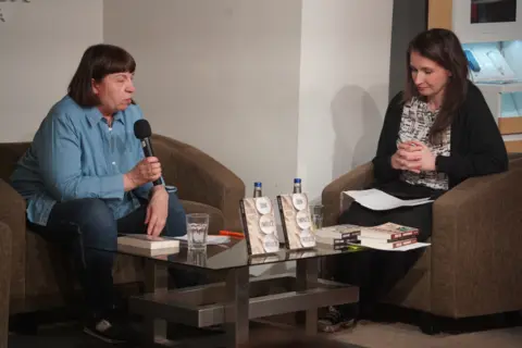 Porodica, ideologija i kraj jedne epohe – o romanu „Dani umiruće svetlosti“ na Laguninom književnom klubu - slika 1