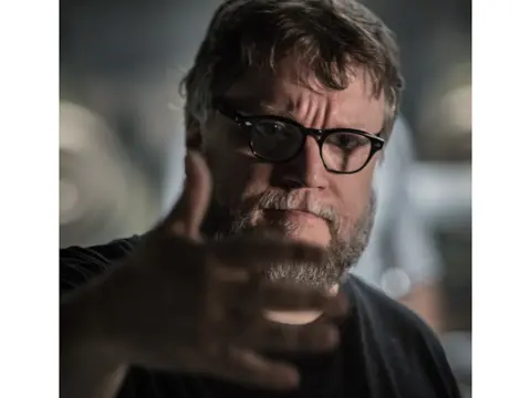 Guillermo-del-Toro-no-credit750