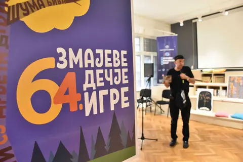 Ponovo zajedno: Uroš Petrović i mališani na 64. Zmajevim dečjim igrama - slika 1