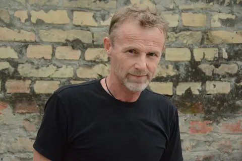 Ju Nesbe ne može da piše bez kocki šećera – i druga otkrovenja o čuvenom piscu - slika 1