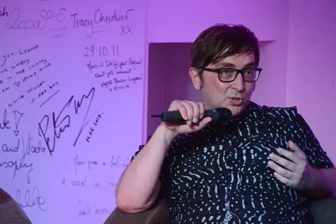 Održana promocija knjige „Ništa lakše od umiranja“ Elvedina Nezirovića - slika 3