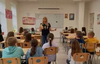 Lela Stojanović sa mladim čitaocima u Niškoj Banji