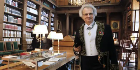 Amin Maluf na čelu Francuske akademije koju je naslikao u „Fotelji na Seni“ - slika 1