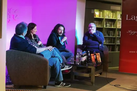 Održana promocija knjige „Kvadratni koren iz života“ Muharema Bazdulja - slika 3