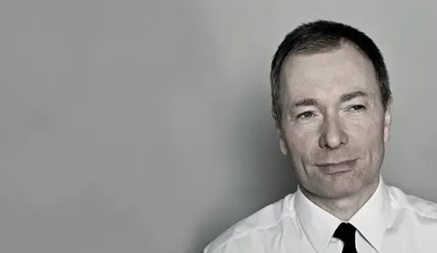 Toni Parsons: Ako bi ljudi prihvatili da je život neizvestan, poludeli bi - slika 1