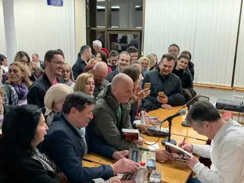 IMG-67f79cc60510facf9eaf492bdb2972cc-V