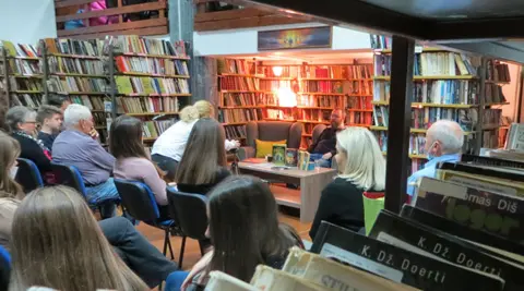 Jedno lepo književno veče – Nenad Gajić u Kostolcu predstavio svoje knjige - slika 1