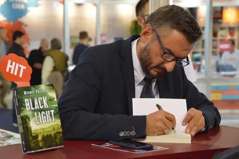 Miomir Petrović o svom novom romanu „Black Light - slika 1